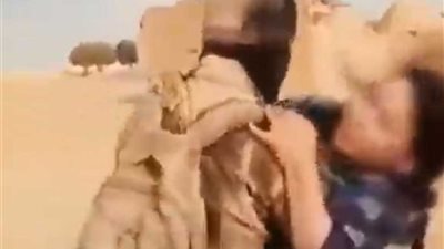 مسلحون موالون للرئيس التركى يحتجزون فتاه ويهددونها بالذبح (فيديو)