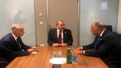 شكري خلال لقائه وزيرى خارجية الأردن والعراق: نسعى لحلّ أزمة سدّ النهضة مع أثيوبيا على أساس القانون الدوليّ