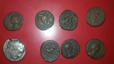 ضبط عملات أثرية بمطار القاهرة قبل تهريبها