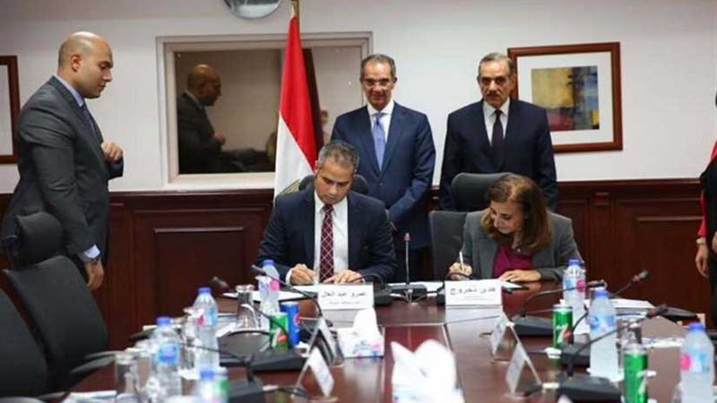 وزير الاتصالات ومحافظ