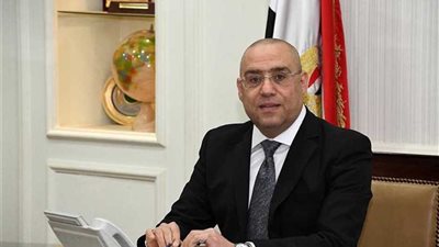 وزيرالإسكان يستعرض موقف خدمات مياه الشرب والصرف الصحى بمحافظة الجيزة