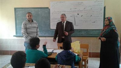 مدير تعليم الاسماعيلية يشدد على تحسين مستوى القراءة بالعربية والإنجليزية