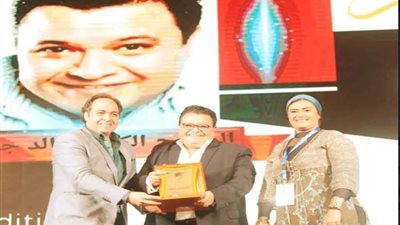 تكريم خالد جلال في ختام ملتقى القاهرة الدولي للمسرح الجامعي