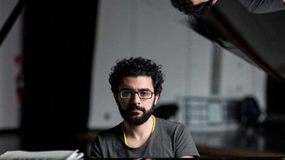 العازف طارق يمني يُحيي أمسية «أفرو- طرب» بالشارقة للفنون