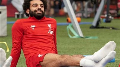 صلاح يشارك في تدريبات فريقه 