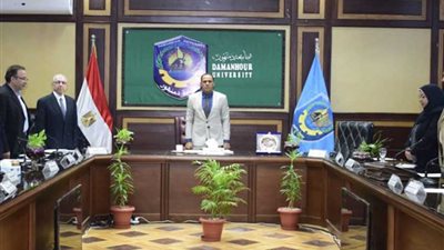 رئيس جامعة دمنهور ينظم يكرم الكوادر المميزة بالجامعة الأسبوع المقبل