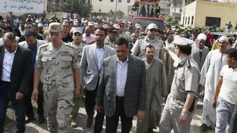 آمنة يتقدم الجنازة