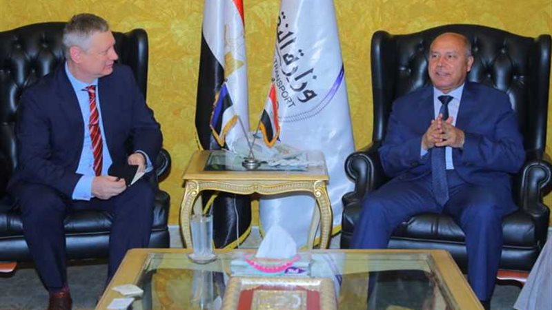 كامل الوزير يلتقي