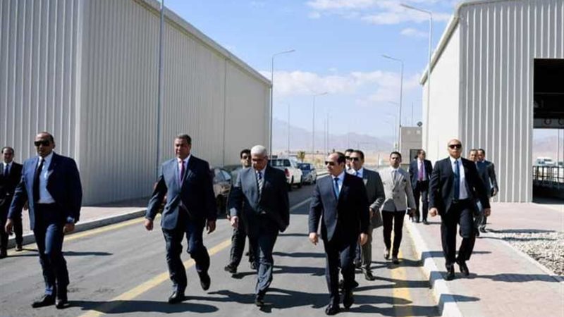 الرئيس السيسي يقوم