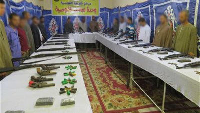 بالصور.. أجهزة الأمن تستهدف القوصية بأسيوط وتضبط 29 قطعة سلاح ناري
