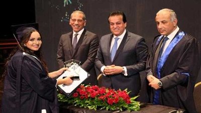 وزير التعليم العالي يشهد احتفال جامعة النهضة بتخريج دفعة جديدة من طلابها