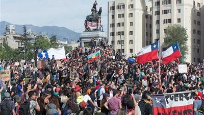 اندلاع احتجاجات وشغب على نطاق واسع في تشيلي