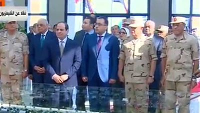 الرئيس السيسي يتفقد شركة النصر للكيماويات الوسيطة