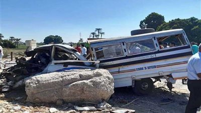 مصرع وإصابة 7 أشخاص في حادث اصطدام سيارة بقطار بمزلقان بدران بالأقصر