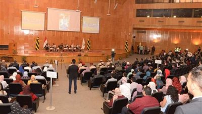 رئيس جامعة أسيوط يوصي بضرورة التحلي بالوازع الأخلاقي والإنساني