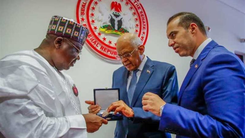 رئيس النواب يلتقي