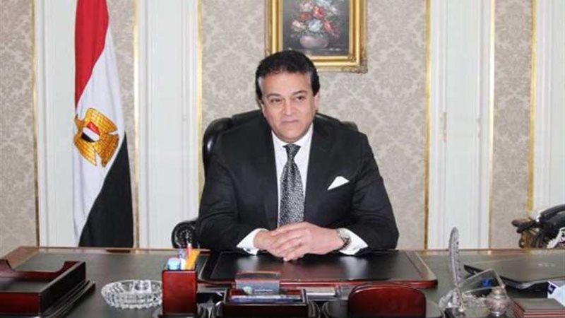 عبدالغفار يستعرض