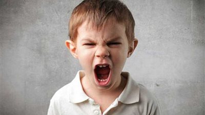 من غير عصبية ولا صريخ.. 6 طرق للتعامل مع الطفل الزنان