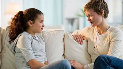 ٧ مفاتيح لتكوني صديقة مقربة لأبنائك