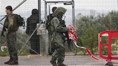 الاحتلال الإسرائيلي يحتجز عروسين فلسطينيين على حاجز الكونتينر شمال بيت لحم
