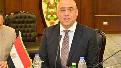 وزير الإسكان: 19 محطة لتحلية مياه البحر بطاقة 375 ألف م۳ يوميًا