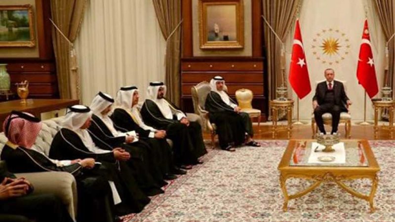 اختفاء العلم القطري