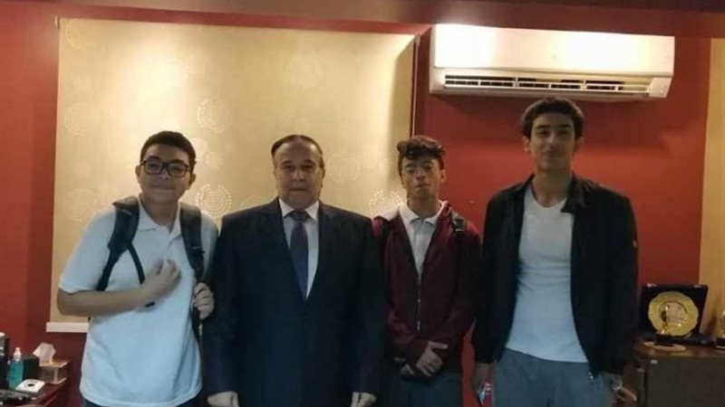 بالصور.. أجيال بتسلم