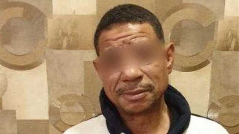 لعلمه بزواجها.. موظف