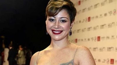 منة شلبي عن تكريمها في القاهرة السينمائي: قلبي سعيد