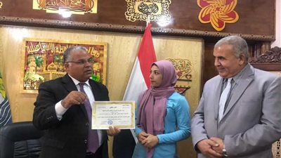 مدير تعليم الإسماعيلية يستقبل بطلة العالم في كرة السرعة