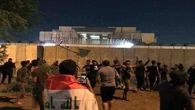 العراق.. قتلى وجرحى من المتظاهرين أمام القنصلية الإيرانية في كربلاء