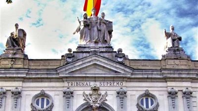 بسبب غريب.. محكمة إسبانية تبرئ 5 ذئاب بشرية