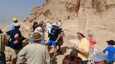 آثار تل العمارنة بالمنيا تستقبل وفد سياحي ألماني
