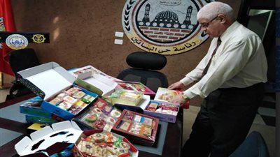 رئيس حي البساتين: توزيع الحلوى يسهم في حفظ السلم الاجتماعي