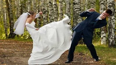 البصق على العروس وضرب العريس بالعصا.. أغرب عادات الزواج