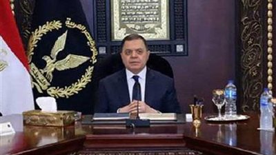 وزير الداخلية يقرر إبعاد شخصين خارج البلاد لأسباب تتعلق بالصالح العام