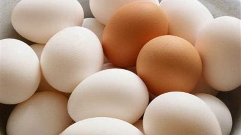 رجل يراهن على أكل