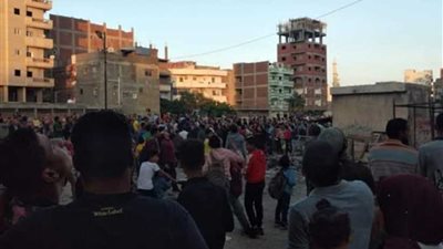 شاب يحاول الانتحار من أعلى برج شبكة المحمول بكفر الدوار (صور)