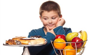 دراسة: الأطفال أكثر عرضة للسمنة بسبب تدليل والديهم
