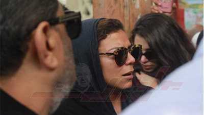 شاهد .. توافد الفنانين لتشييع جنازة هيثم أحمد زكي