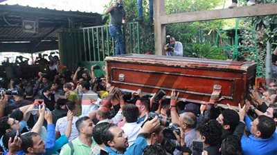 عاجل.. وصول جثمان هيثم أحمد زكي