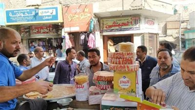 الكيلو من 17: 20 جنيهًا.. سيارات متحركة من التموين لبيع حلوى المولد بأسعار مخفضة بالمنيا