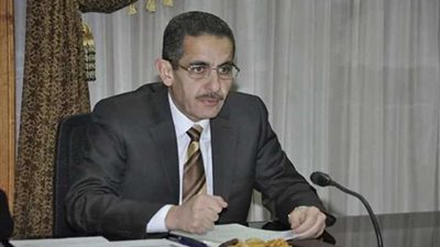 رئيس جامعة قناة السويس يتفقد لجان الانتخاب الطلابية