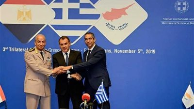 وزير الدفاع يعود إلى أرض الوطن بعد إنتهاء زيارته الرسمية إلى اليونان