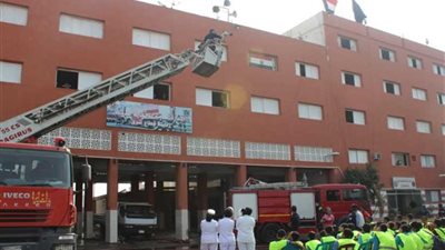 تجربة عملية لإطفاء الحرائق لطلاب القاهرة وتعريفهم بدور الحماية المدنية