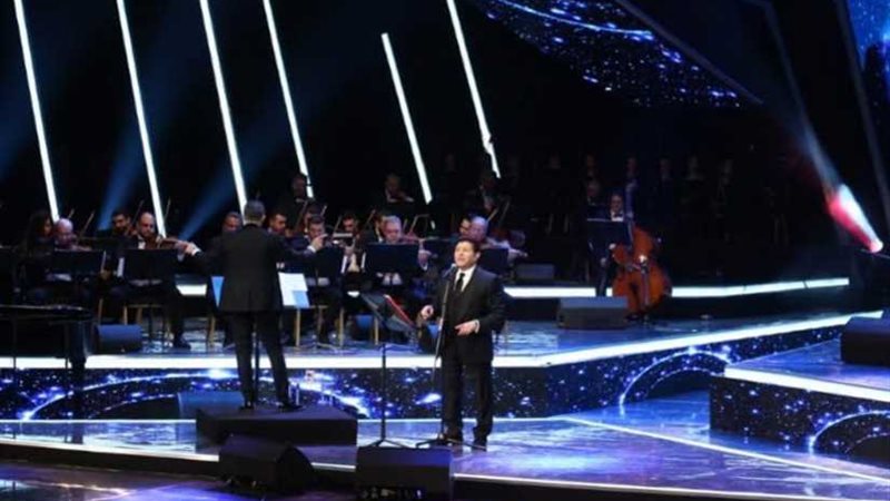 أمير الغناء يواصل