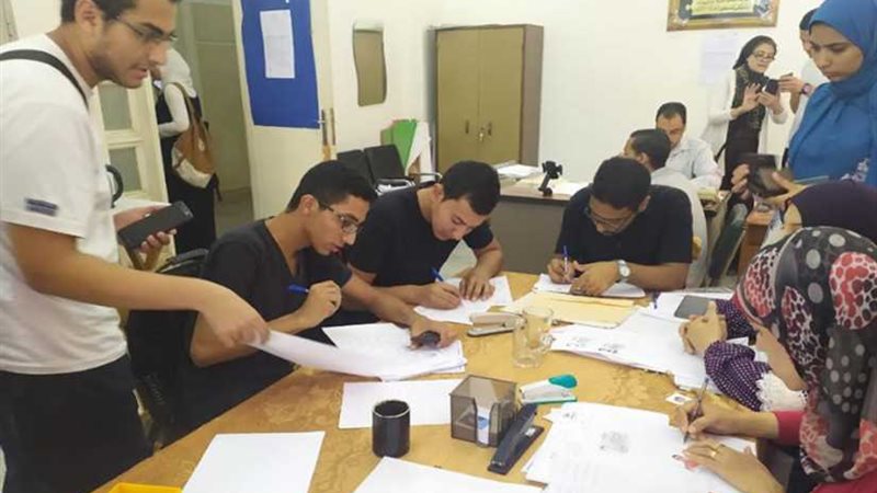 1100 مرشح بانتخابات