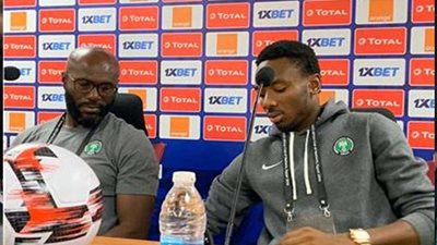 مدرب نيجيريا: سعيد بالعودة إلى مصر