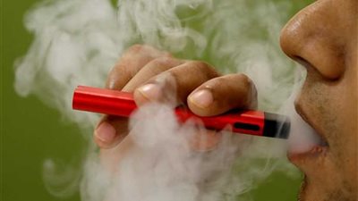 أمريكا.. ارتفاع عدد الوفيات والإصابات الغامضة بسبب السجائر الإلكترونية