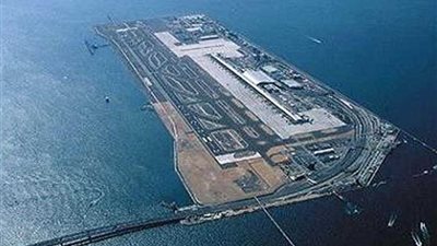 تعطل الحركة بمطار (كانساي) الياباني عقب مشاهدة جسم غريب